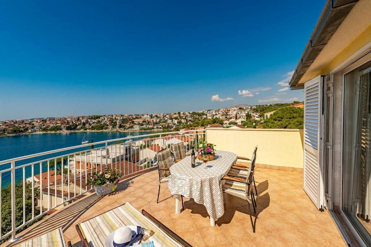 Villa con piscina e splendida vista mare a Okrug, Čiovo