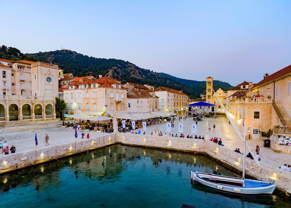 Terreno edificabile a Hvar - Offerta TOP!