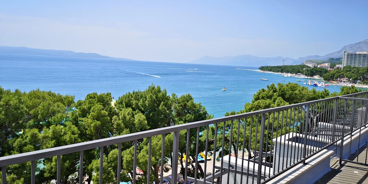 Attico di lusso con vista mare sulla spiaggia di Makarska