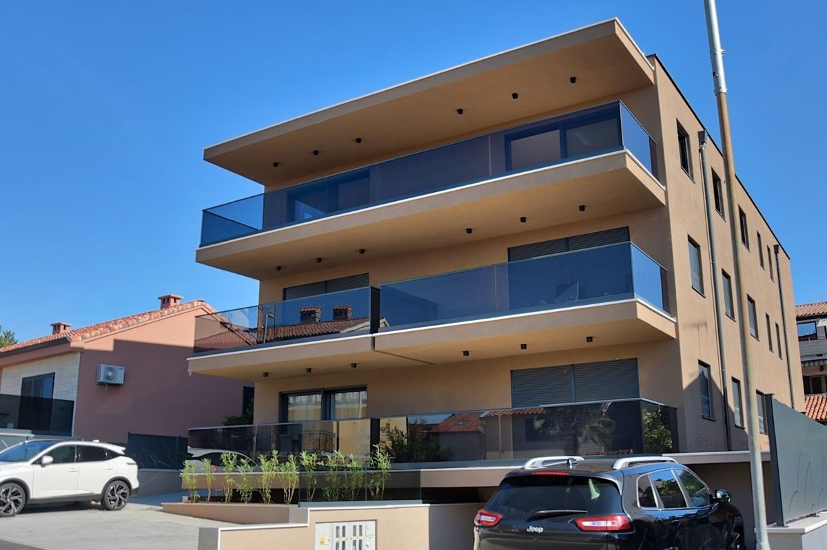 Parenzo, attico di lusso con garage e splendida vista mare