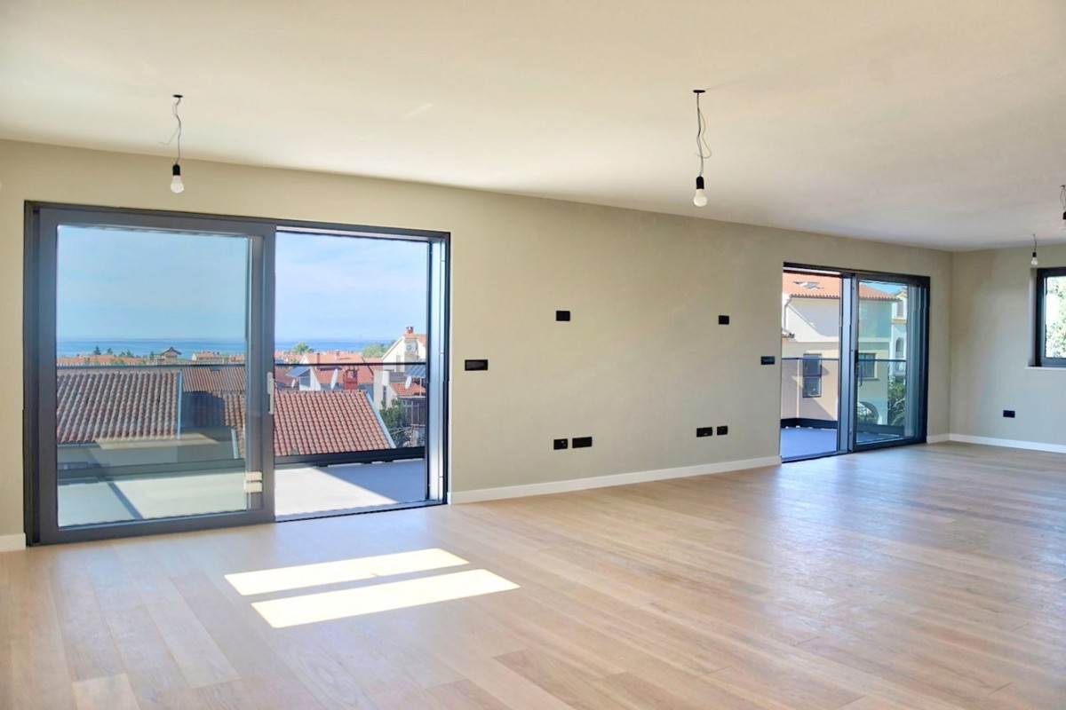 Parenzo, attico di lusso con garage e splendida vista mare