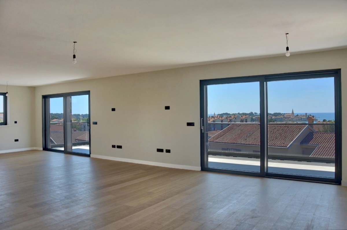 Parenzo, attico di lusso con garage e splendida vista mare