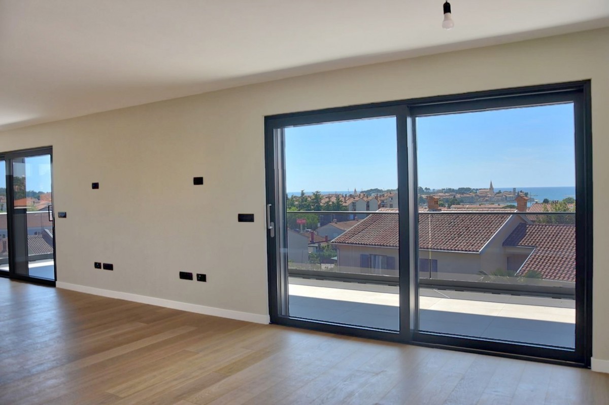 Parenzo, attico di lusso con garage e splendida vista mare