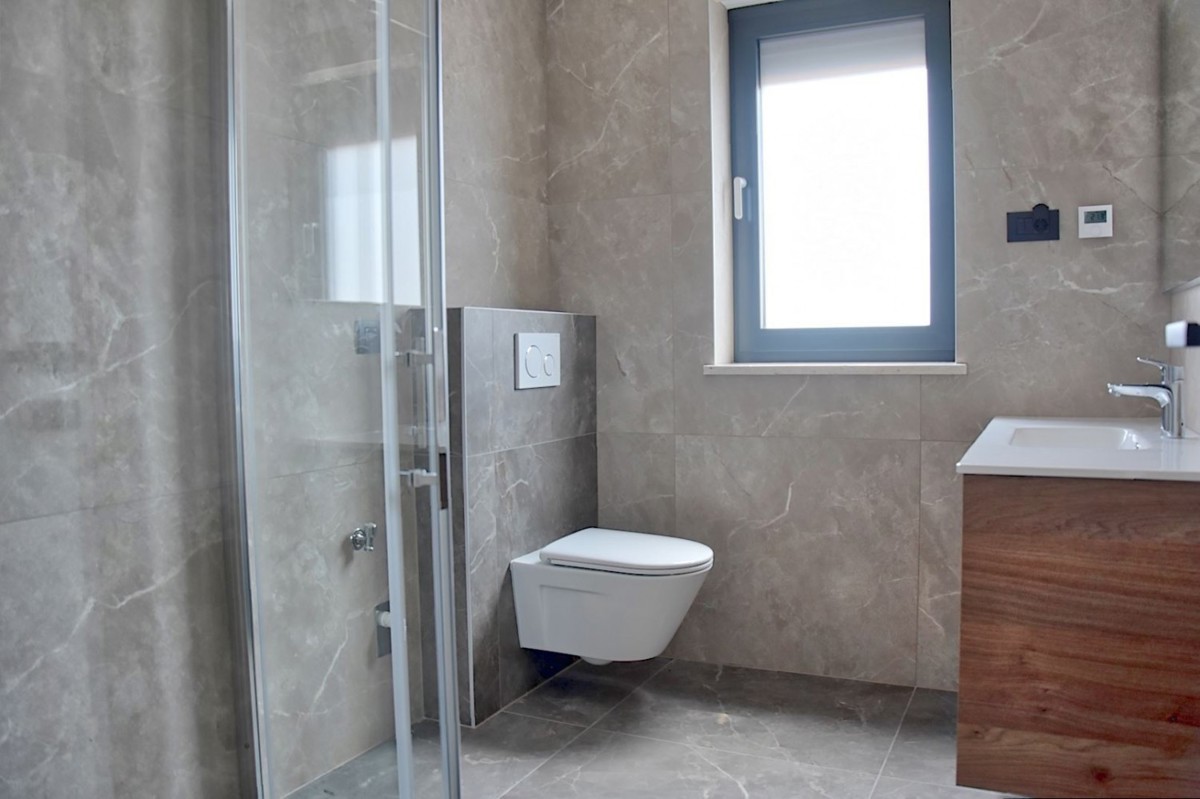 Parenzo, attico di lusso con garage e splendida vista mare