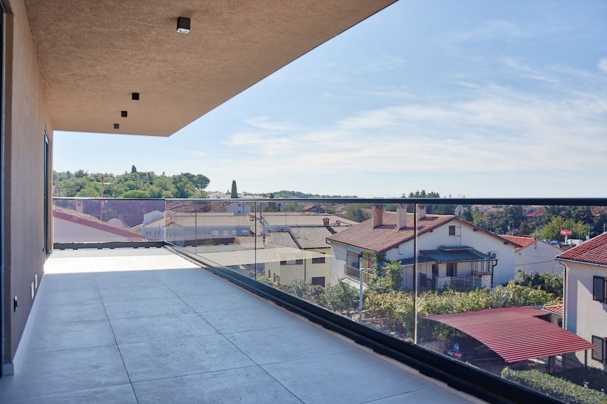 Parenzo, attico di lusso con garage e splendida vista mare