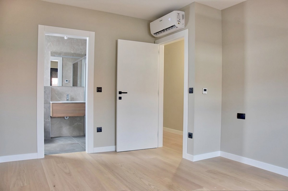 Parenzo, attico di lusso con garage e splendida vista mare