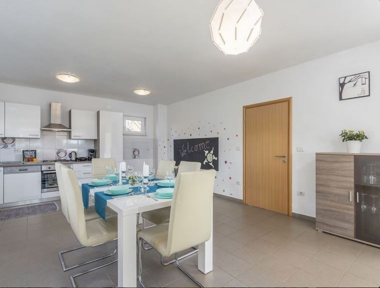 Casa singola con piscina vicino ad Albona - privacy e comfort   in vendita
