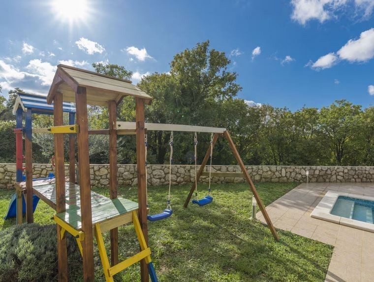 Casa singola con piscina vicino ad Albona - privacy e comfort   in vendita