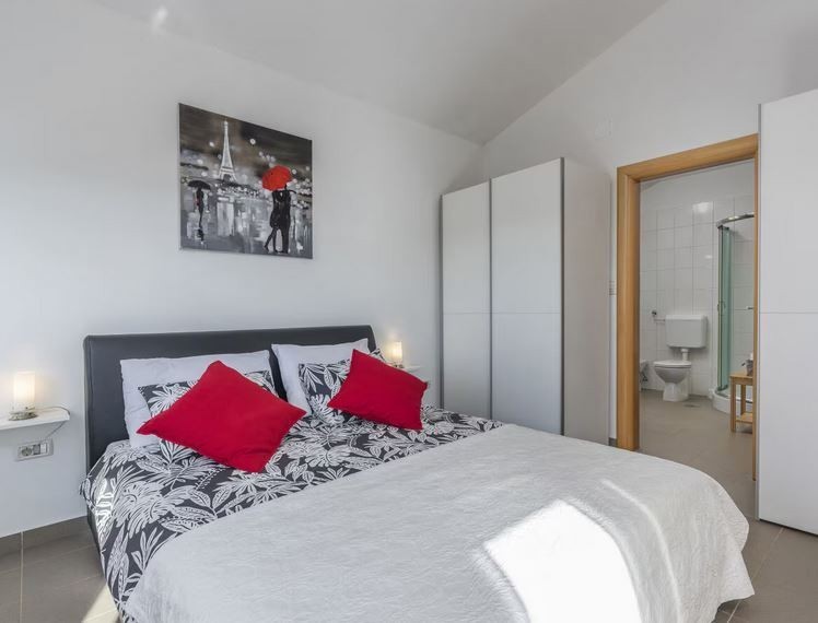 Casa singola con piscina vicino ad Albona - privacy e comfort   in vendita