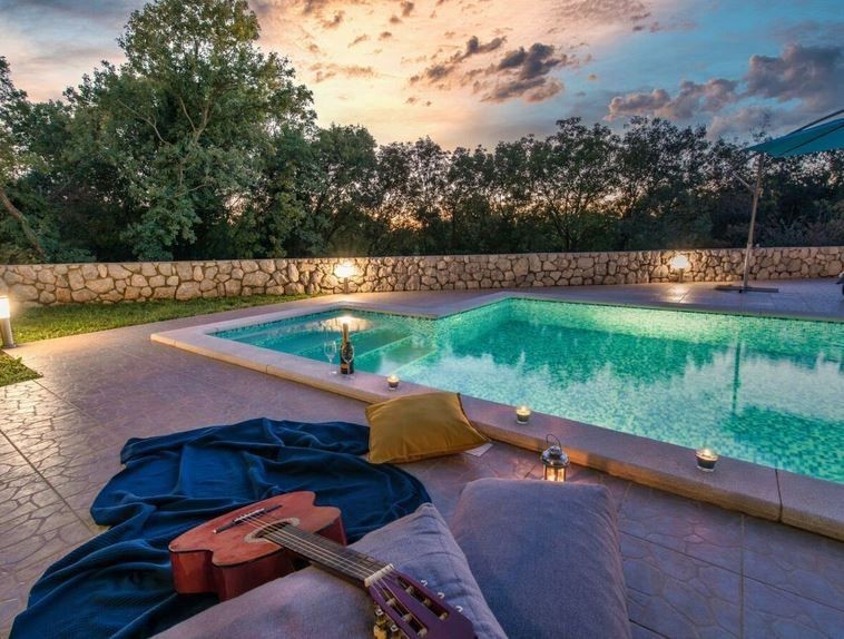 Casa singola con piscina vicino ad Albona - privacy e comfort   in vendita