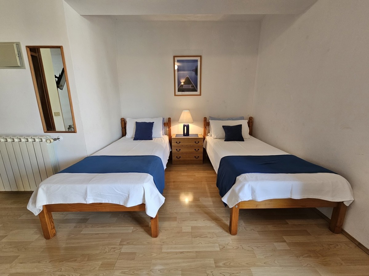 Istria, Parenzo – Villa con 5 Appartamenti, Piscina e Ampio Terreno – Ideale per Investimento o Affitto