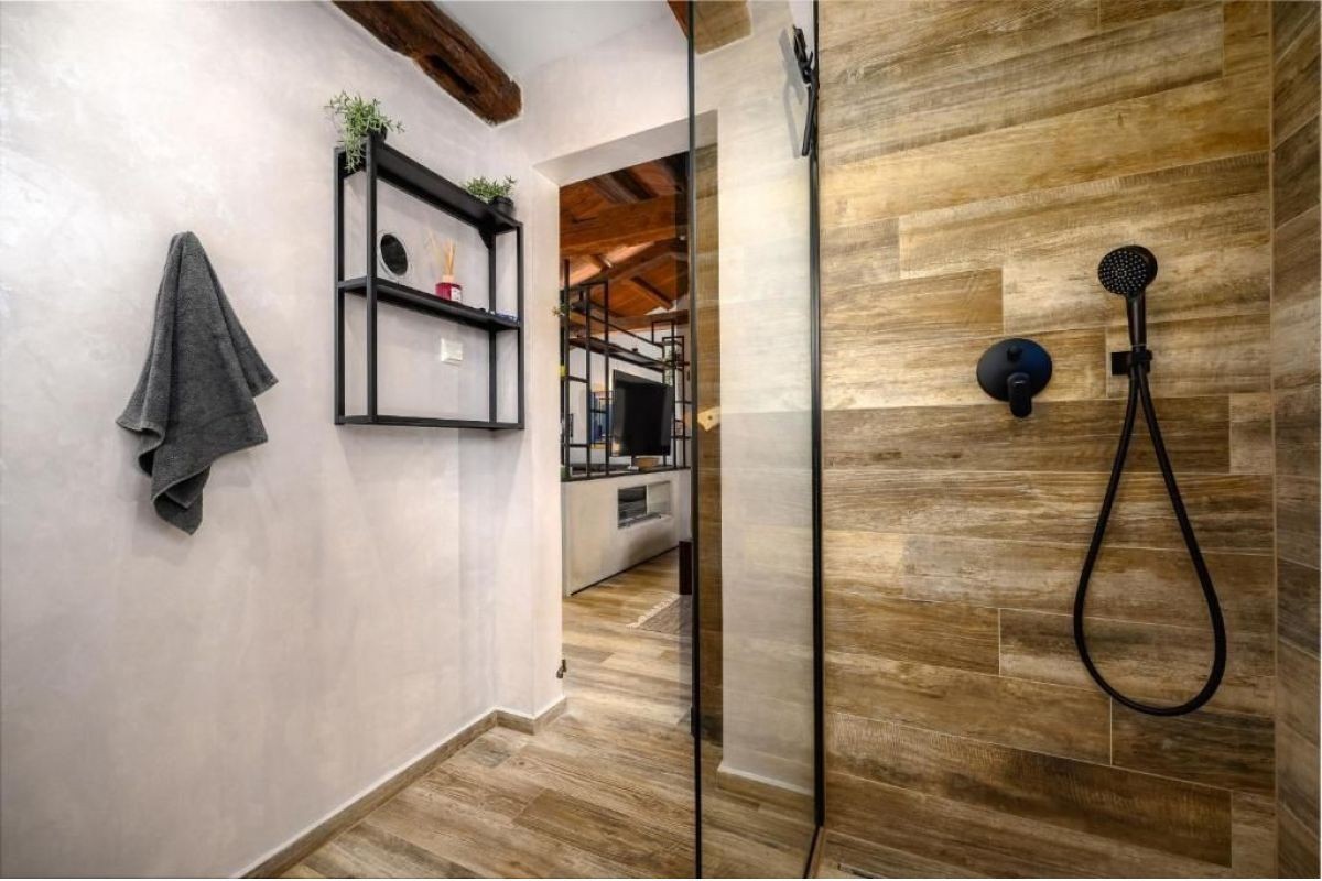 Affascinante bungalow con garage, jacuzzi e giardino mediterraneo – vicino a Poreč, Istria