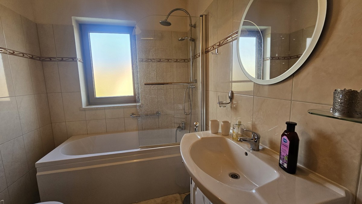 Bellissima villa con piscina e vista mare in vendita – Kaštelir, Istria