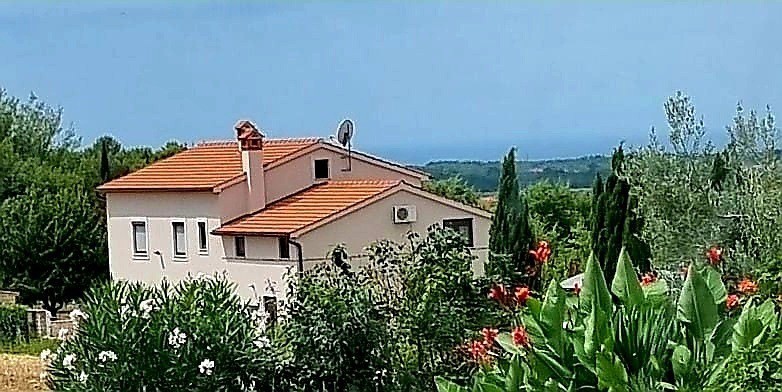 casa con vista mare ed un giardino grandissimo