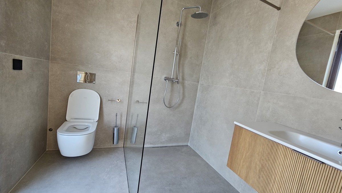 Villa moderna vicino a Parenzo: la combinazione perfetta tra lusso e comfort, in vendita