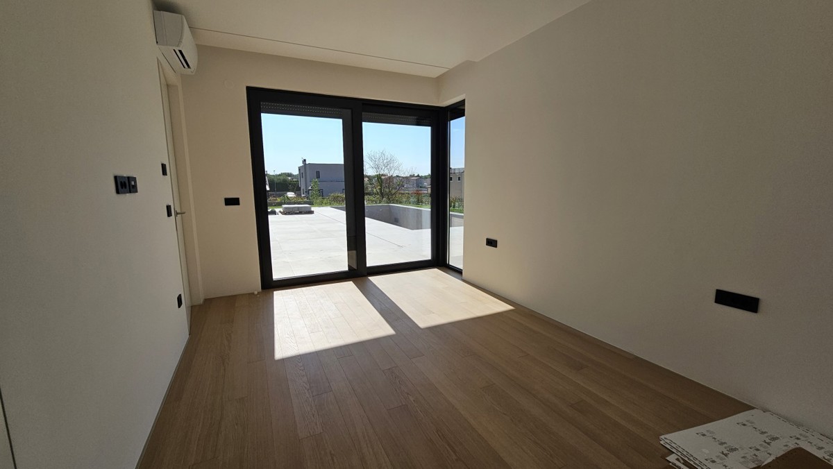Villa moderna vicino a Parenzo: la combinazione perfetta tra lusso e comfort, in vendita