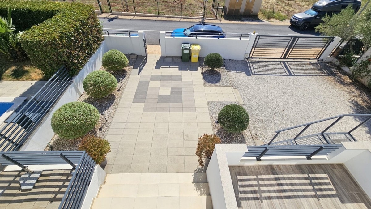 Moderna villa con piscina vicino a Parenzo - perfetta per la vita familiare, le vacanze o gli investimenti