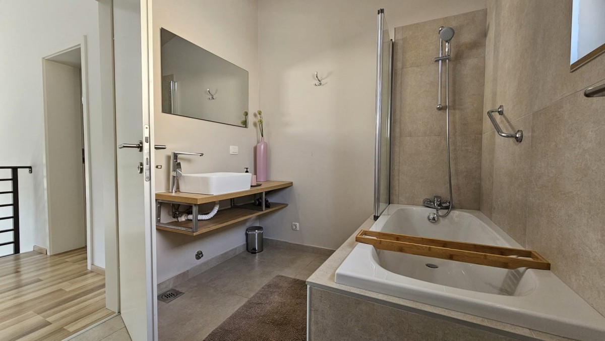 Moderna villa con piscina vicino a Parenzo - perfetta per la vita familiare, le vacanze o gli investimenti