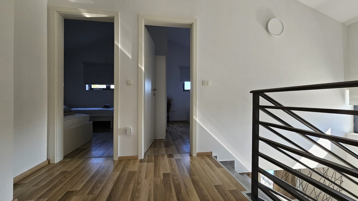 Moderna villa con piscina vicino a Parenzo - perfetta per la vita familiare, le vacanze o gli investimenti