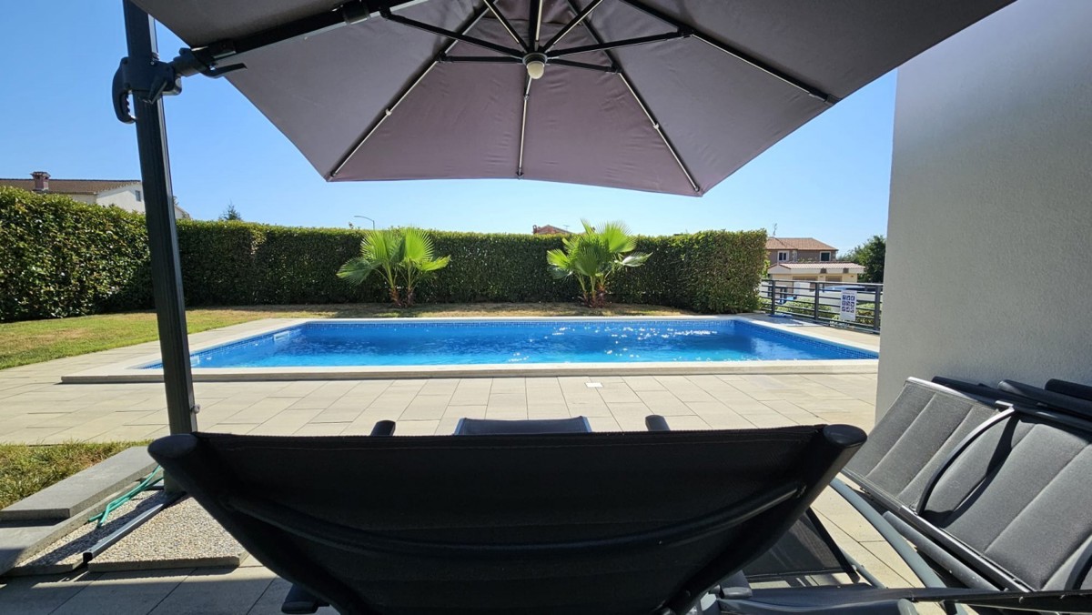 Moderna villa con piscina vicino a Parenzo - perfetta per la vita familiare, le vacanze o gli investimenti