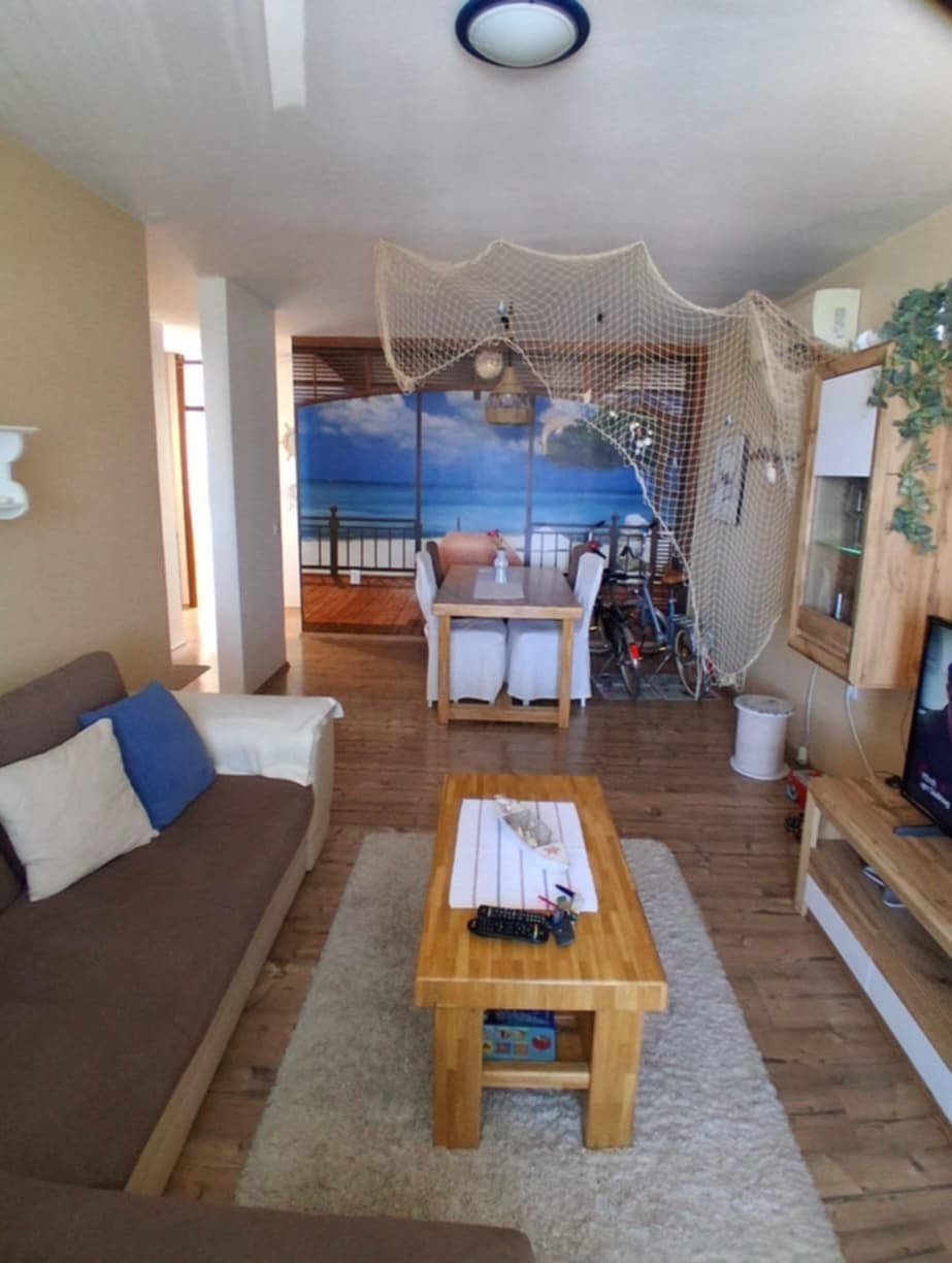 Červar Porat: PRIMA FILA SUL MARE, appartamento con tre camere da letto, superficie 62 m², 2° piano