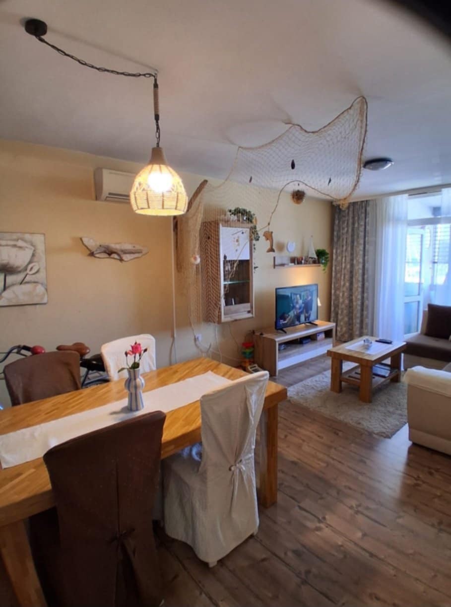 Červar Porat: PRIMA FILA SUL MARE, appartamento con tre camere da letto, superficie 62 m², 2° piano
