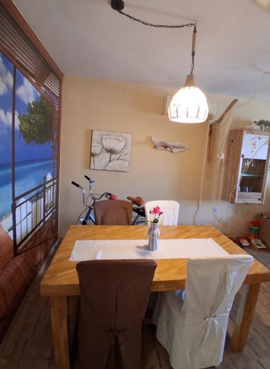 Červar Porat: PRIMA FILA SUL MARE, appartamento con tre camere da letto, superficie 62 m², 2° piano