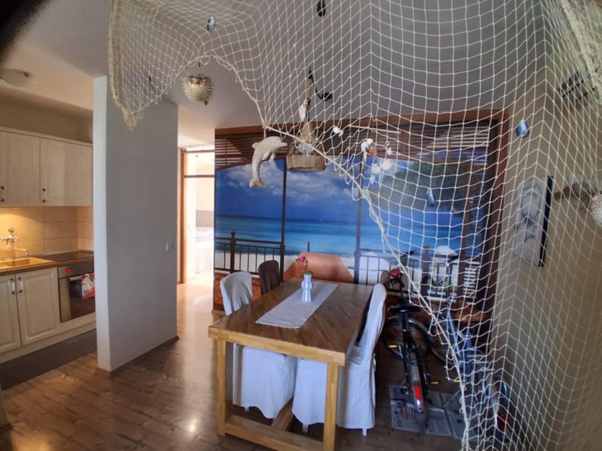 Červar Porat: PRIMA FILA SUL MARE, appartamento con tre camere da letto, superficie 62 m², 2° piano