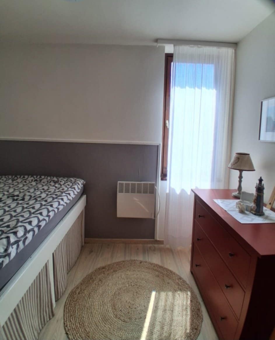 Červar Porat: PRIMA FILA SUL MARE, appartamento con tre camere da letto, superficie 62 m², 2° piano