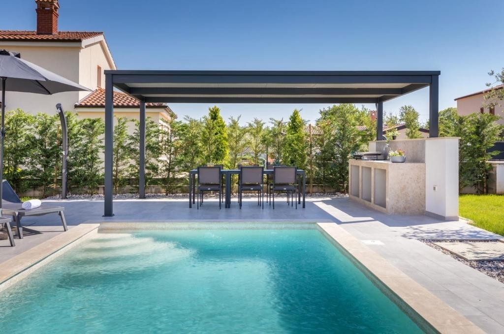 Casa singola con piscina e vista mare – a soli 5 km da Parenzo