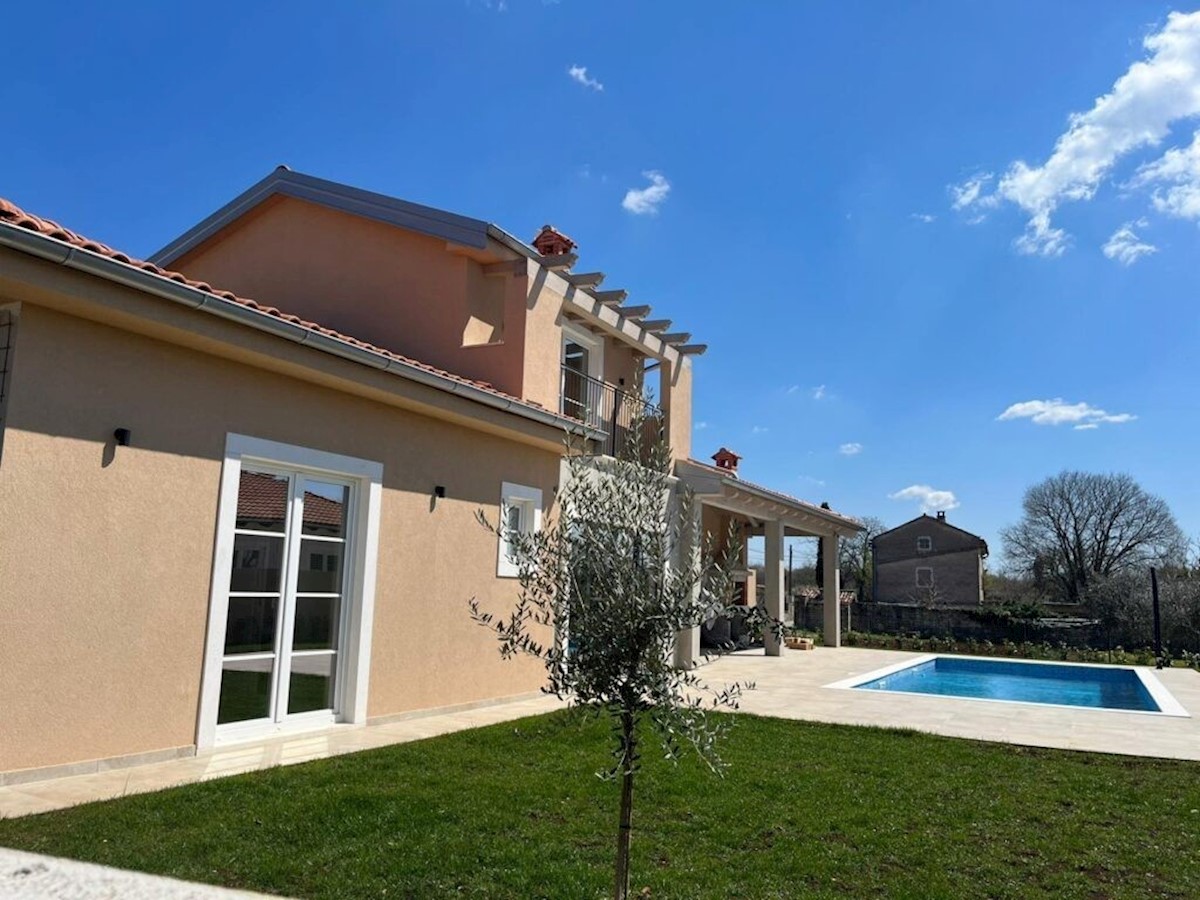 Villa di nuova costruzione con piscina e vista mare