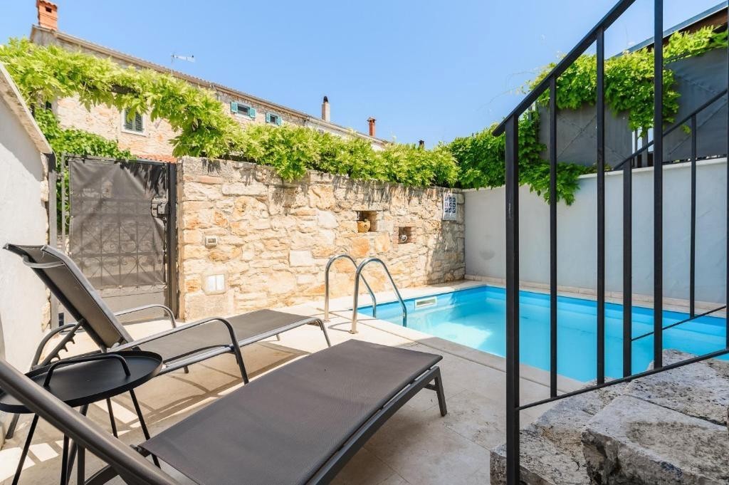 Vicino a Parenzo, Casa ristrutturata con piscina