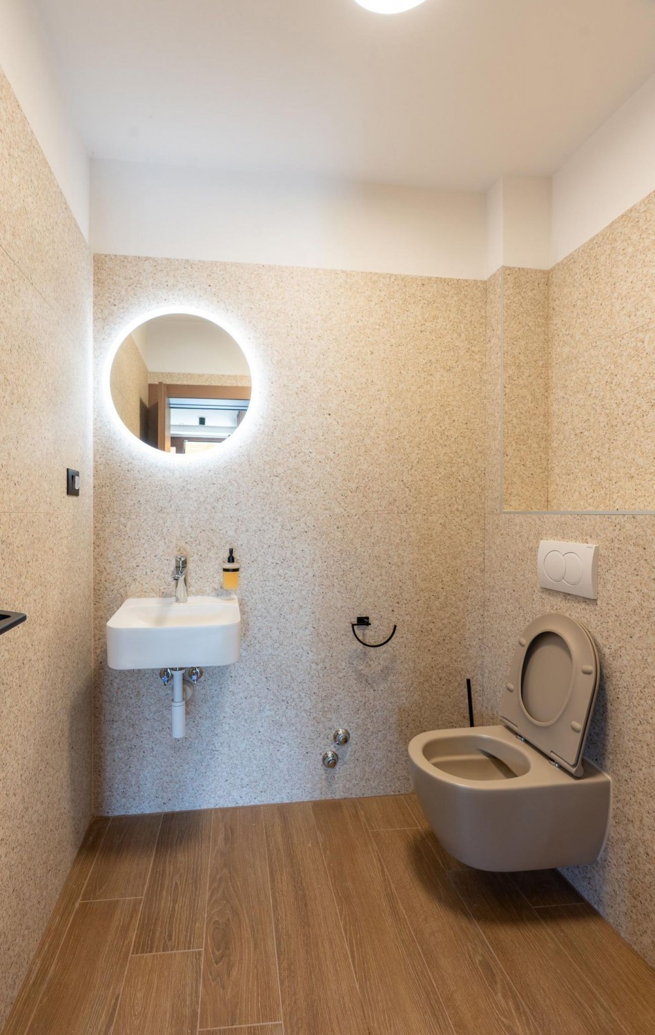 Autentica casa in pietra istriana con piscina e vista mare – in vendita, vicino a Parenzo