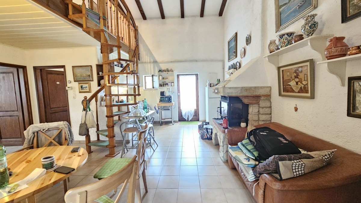 Casa a piano rialzato con giardino in zona tranquilla vicino a Vrsar e Parenzo