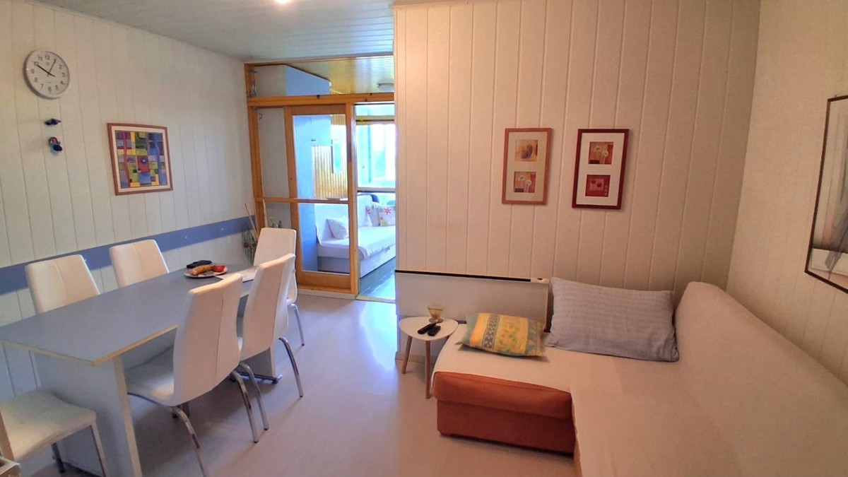 Červar Porat – Appartamento in vendita, prima fila dal mare