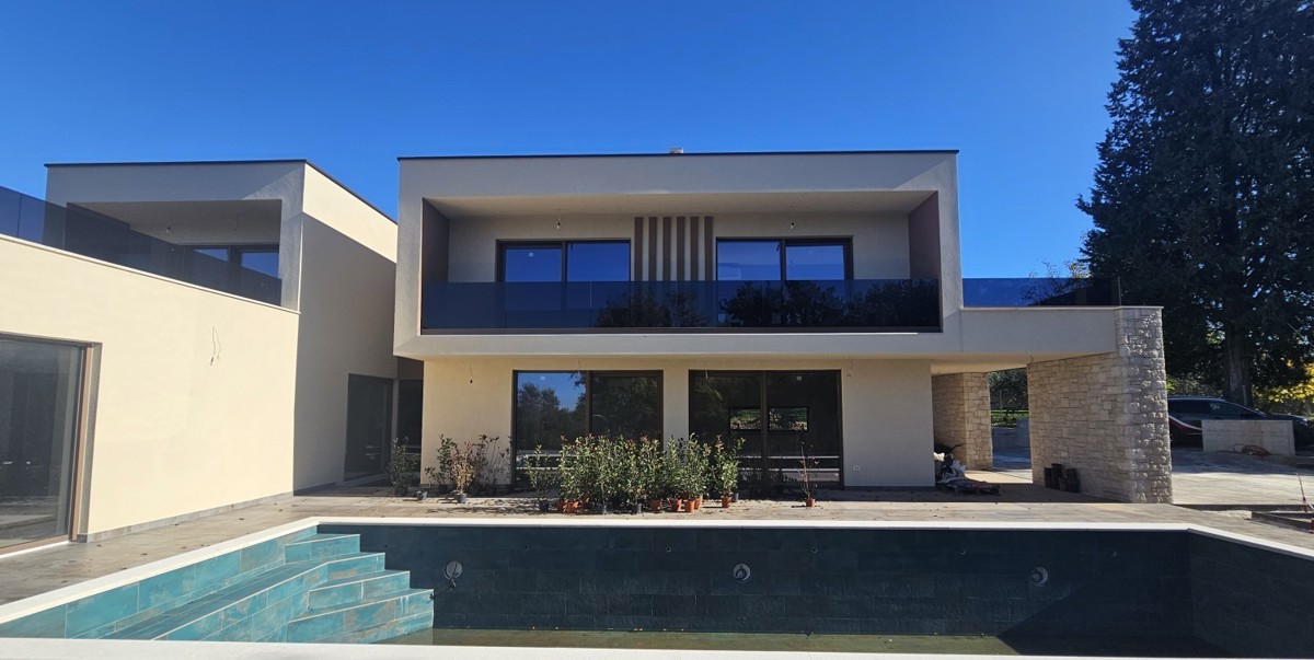 Villa moderna con piscina vicino a Parenzo