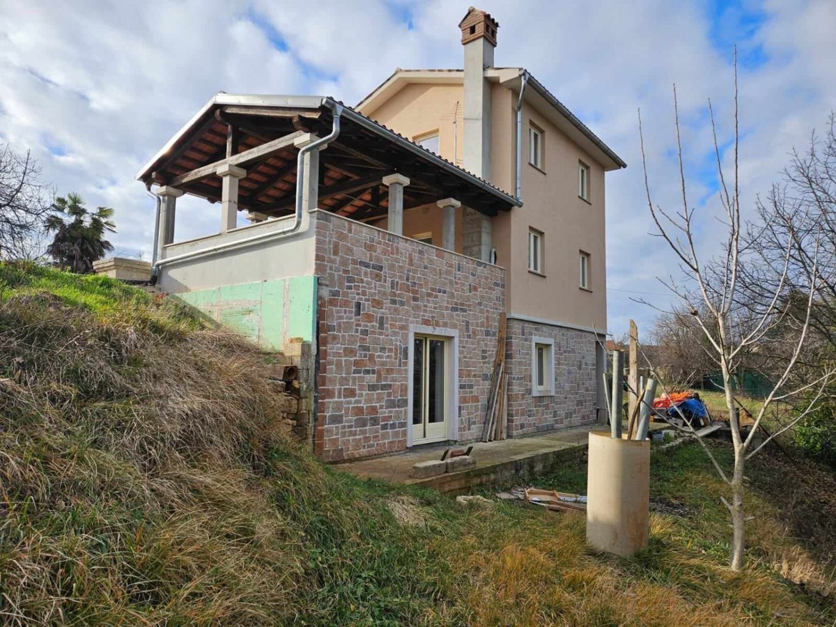 casa in vendita vicino a Tinjan