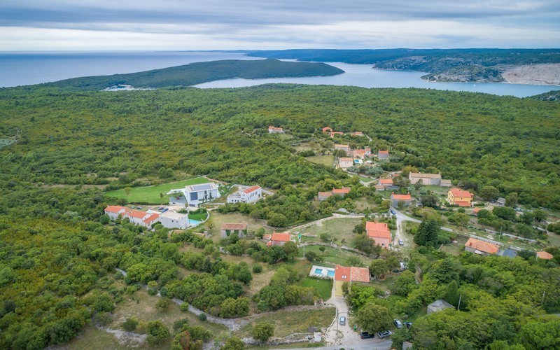 Opportunità! Casa in pietra ristrutturata in vendita in Istria con incantevole vista sul mare