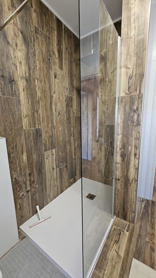 Casa bifamiliare con piscina in vendita, a soli 400 m dal mare, vicino a Cittanova, Istria