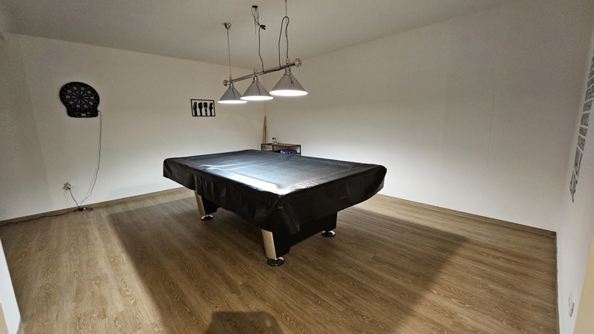Casa bifamiliare con piscina in vendita, a soli 400 m dal mare, vicino a Cittanova, Istria