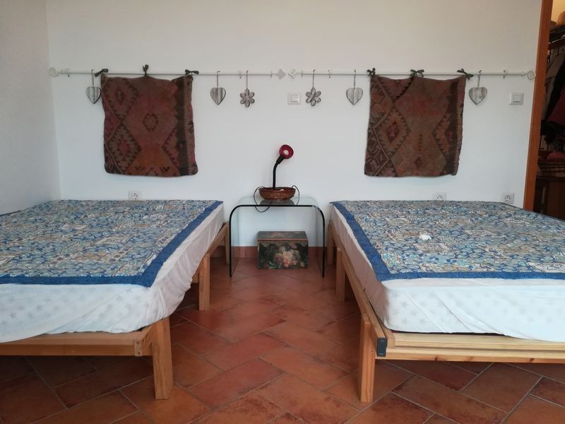 Casa con due appartamenti in vendita nei dintorni di Parenzo. Ideale per famiglia o affitto.