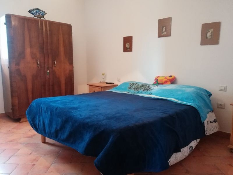 Casa con due appartamenti in vendita nei dintorni di Parenzo. Ideale per famiglia o affitto.