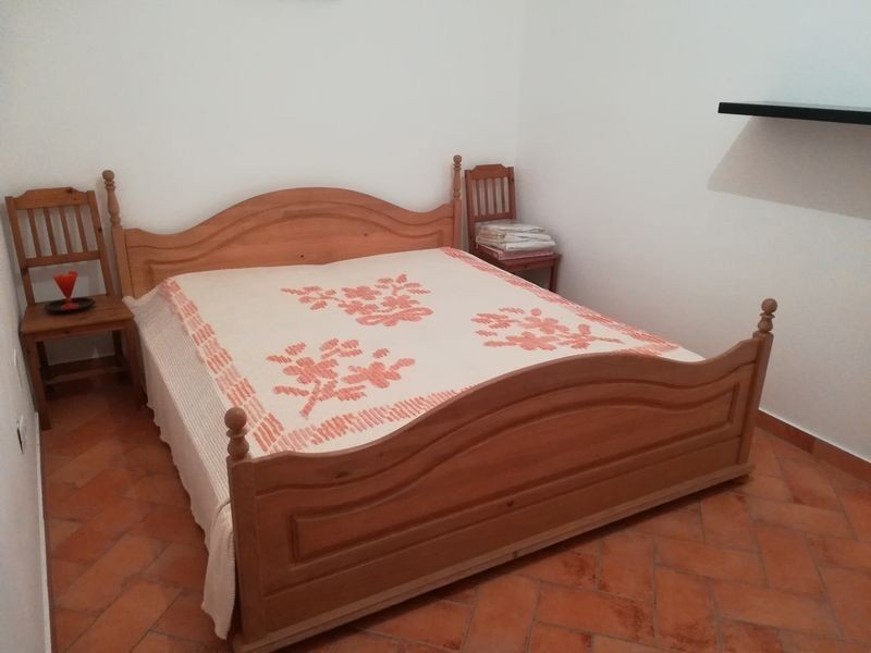 Casa con due appartamenti in vendita nei dintorni di Parenzo. Ideale per famiglia o affitto.