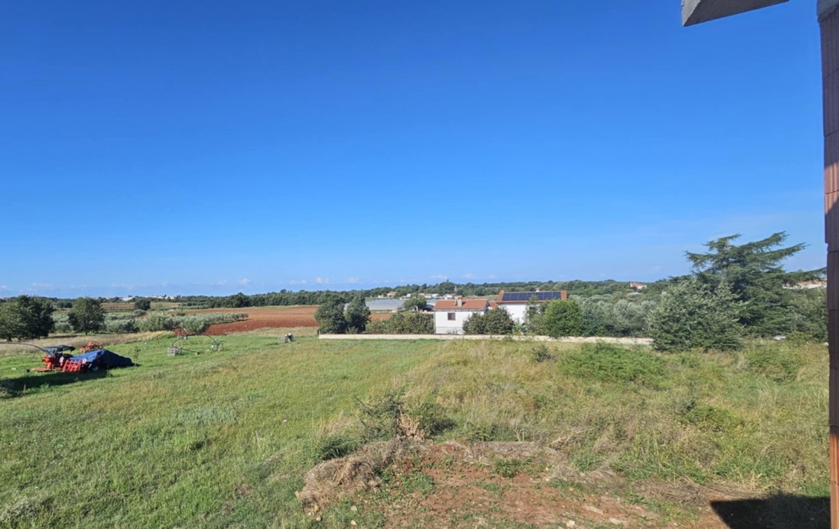 Moderna casa bifamiliare in vendita – nuova costruzione, a 5 km da Parenzo e dal mare.