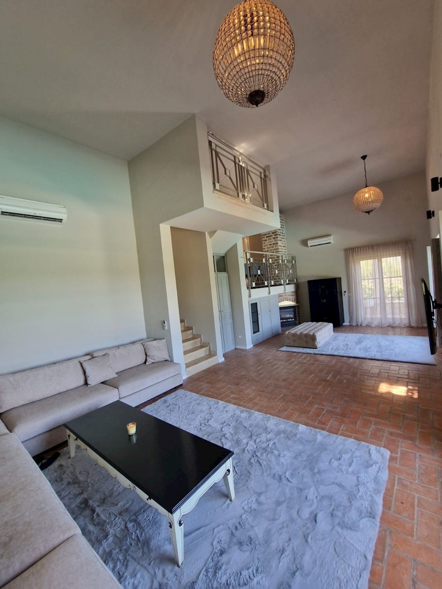Casa in pietra vicino a Parenzo