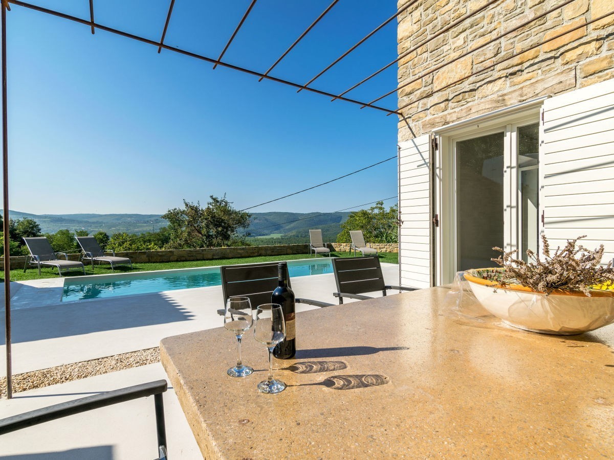Vicino a Motovun, casa in  pietra con pisicina