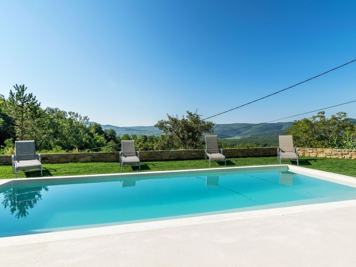 Vicino a Motovun, casa in  pietra con pisicina