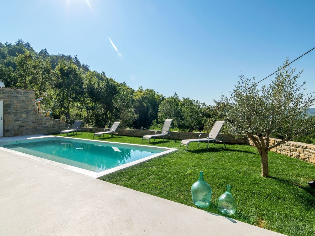 Vicino a Motovun, casa in  pietra con pisicina