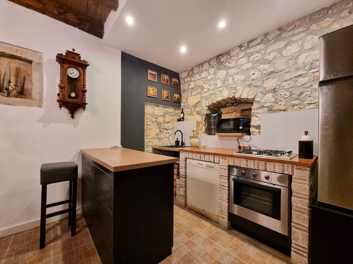Parenzo, casa in pietra a schiera