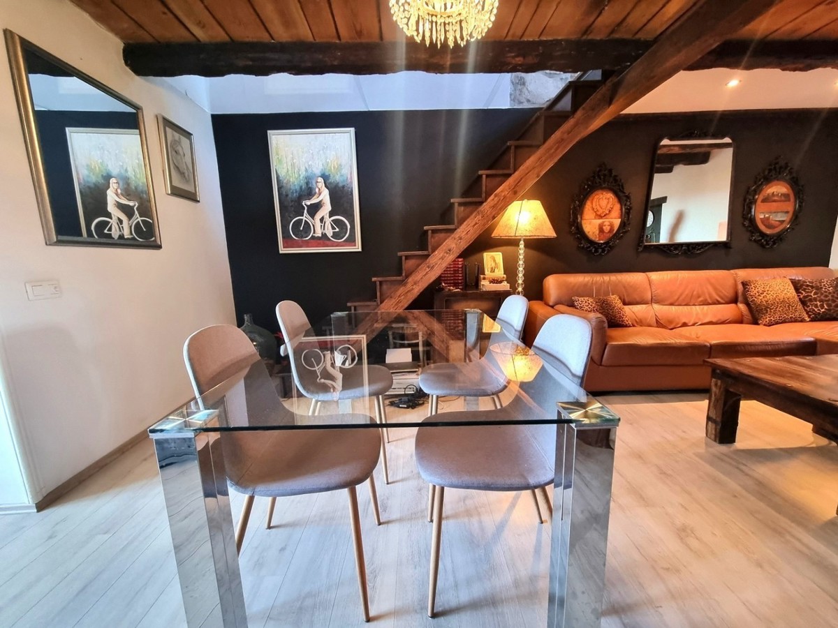 Parenzo, casa in pietra a schiera